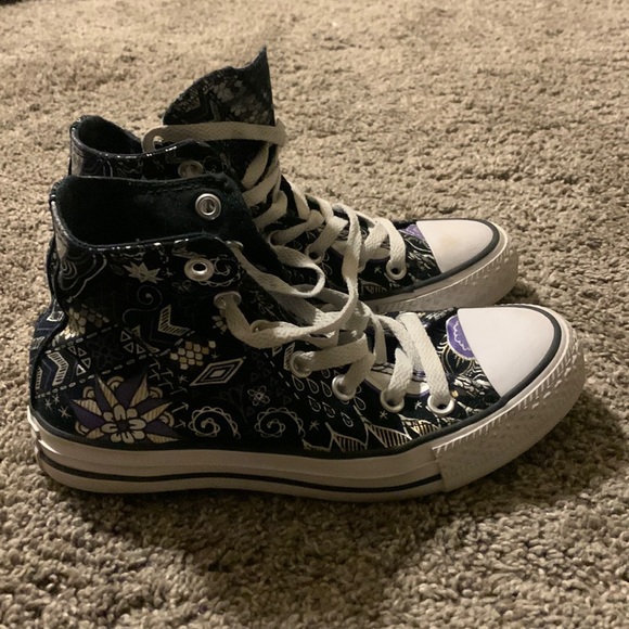 Girls Converse All Stars Size 4 - Picture 3 of 3